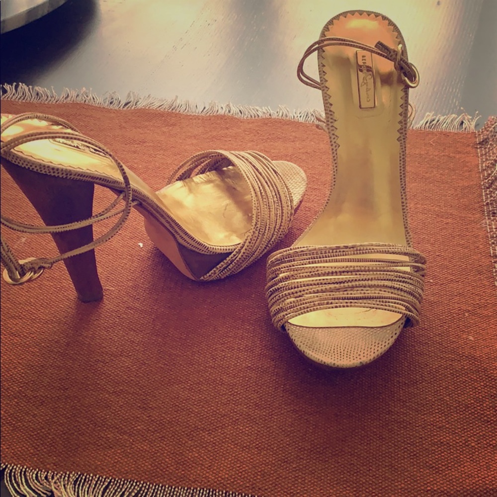 Report Signature Platform Heels